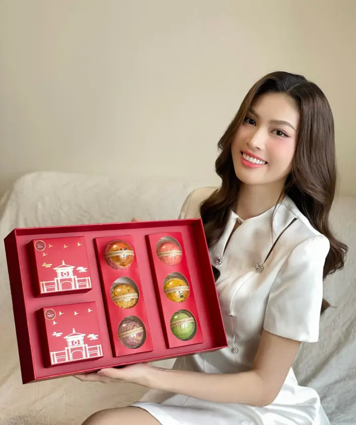 Á hậu Ngọc Thảo cùng Sen Vàng mang đến mùa trung thu ý nghĩa với Grand Castella