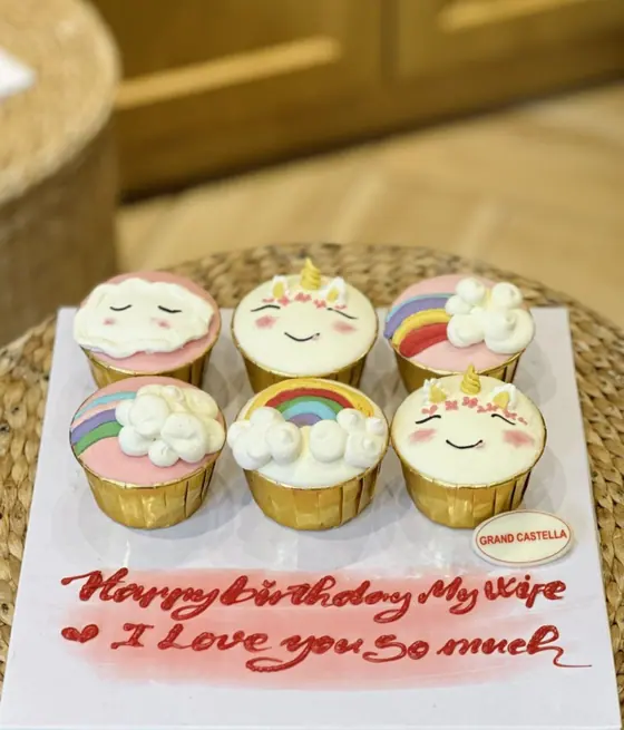 Set 6 Bánh Kem Bơ Cupcake “Nụ Cười Cầu Vồng Trên Mây”